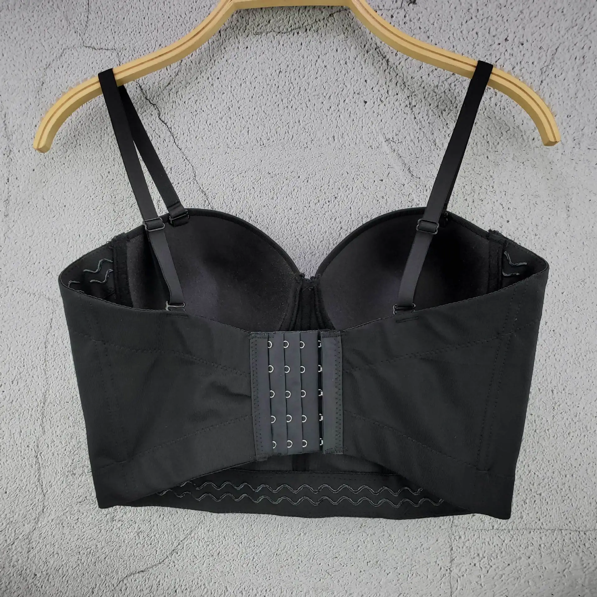 Diamond-encrusted Flowing Chain Slim Back Small Sling Bustier Crop Top Bra Vest Design Sense Short Heart Machine Summer Thin Top
Diamond-encrusted Flowing Chain Slim Back Small Sling Bustier Crop Top Bra Vest Design Sense Short Heart Machine Summer Thin Top