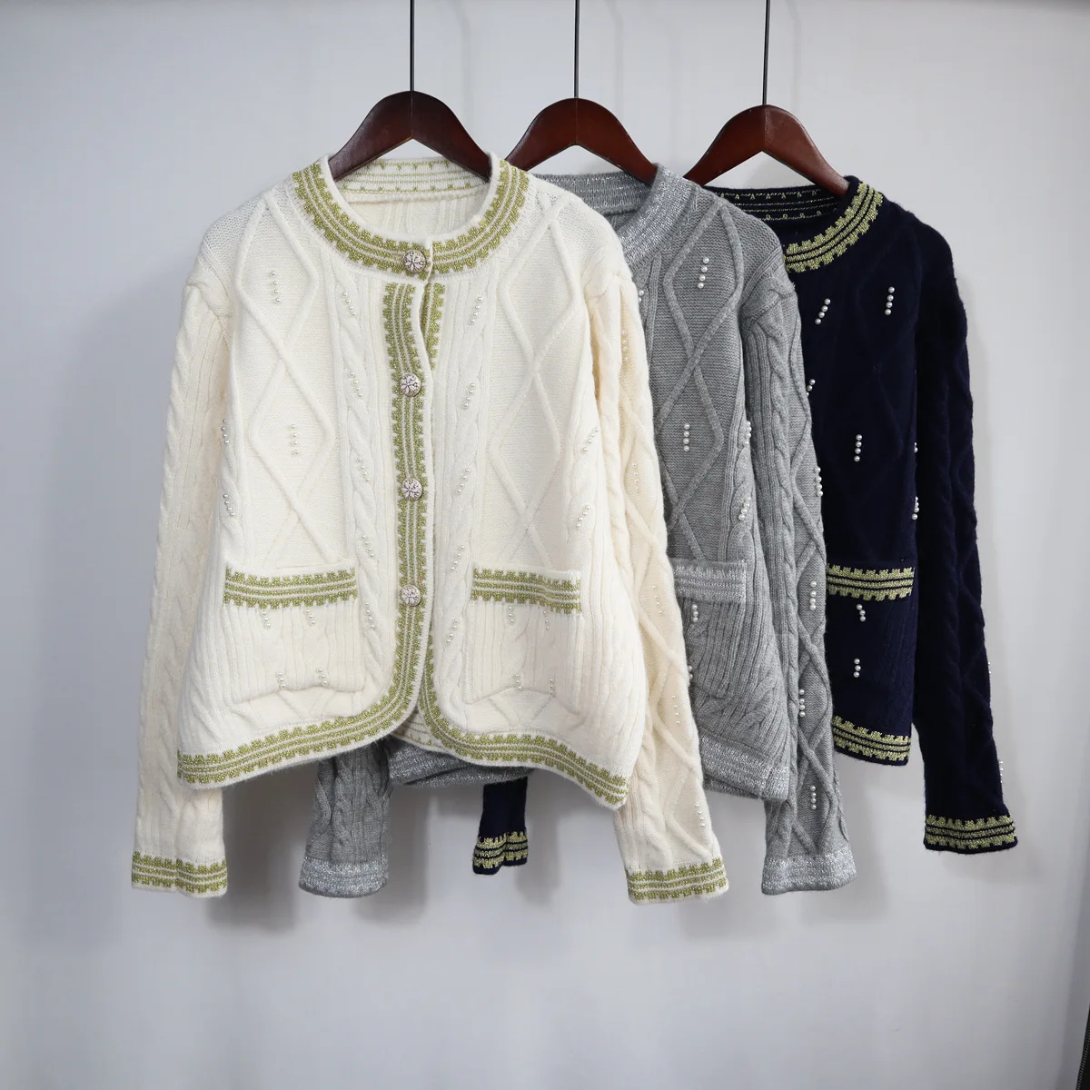 Women Cardigan Sweater 2021 Autumn Heavy Industry Naded Knitting Cardigan Korean Loose Small Fragrance Design Sweater Fashion
Women Cardigan Sweater 2021 Autumn Heavy Industry Naded Knitting Cardigan Korean Loose Small Fragrance Design Sweater Fashion