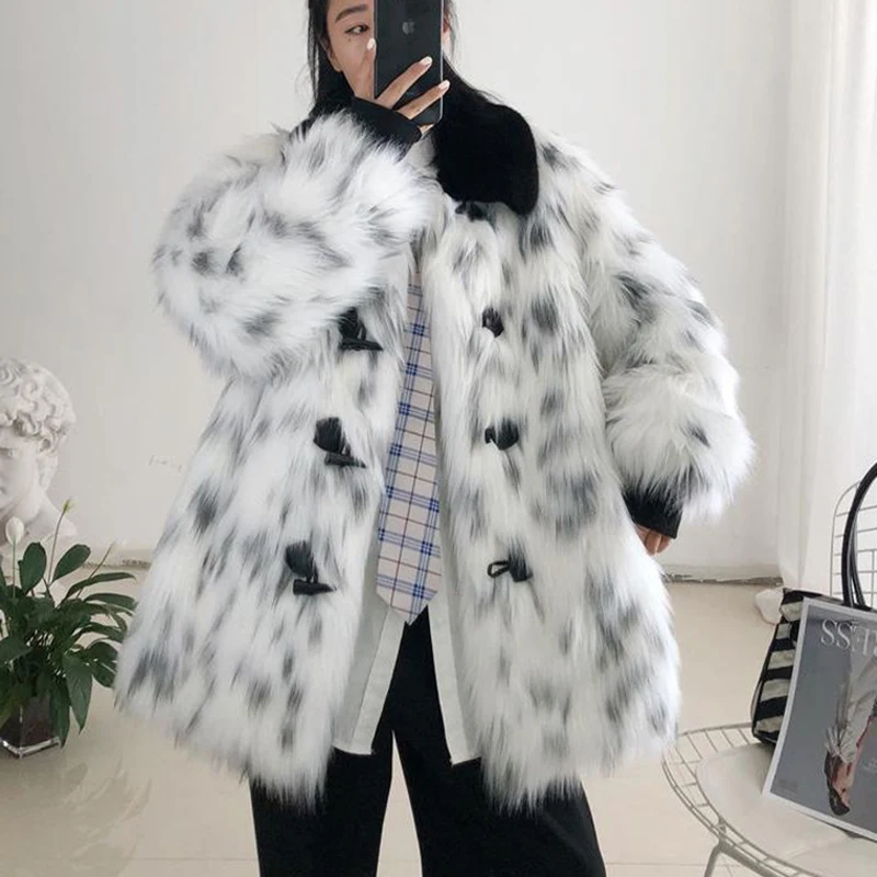 2021 Korean New Winter Imitation Fox Fur Coat Luxury Leopard Horn Button Thickened Warm Overcoats Chic Girls Outerwear
2021 Korean New Winter Imitation Fox Fur Coat Luxury Leopard Horn Button Thickened Warm Overcoats Chic Girls Outerwear