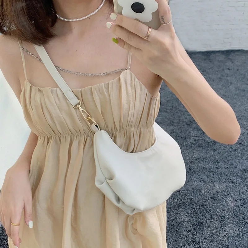 Fashion Simple Cloud Bag Crescent Moon Cowhide Pattern Pu Handbag Female Shoulder Messenger Bag
Fashion Simple Cloud Bag Crescent Moon Cowhide Pattern Pu Handbag Female Shoulder Messenger Bag