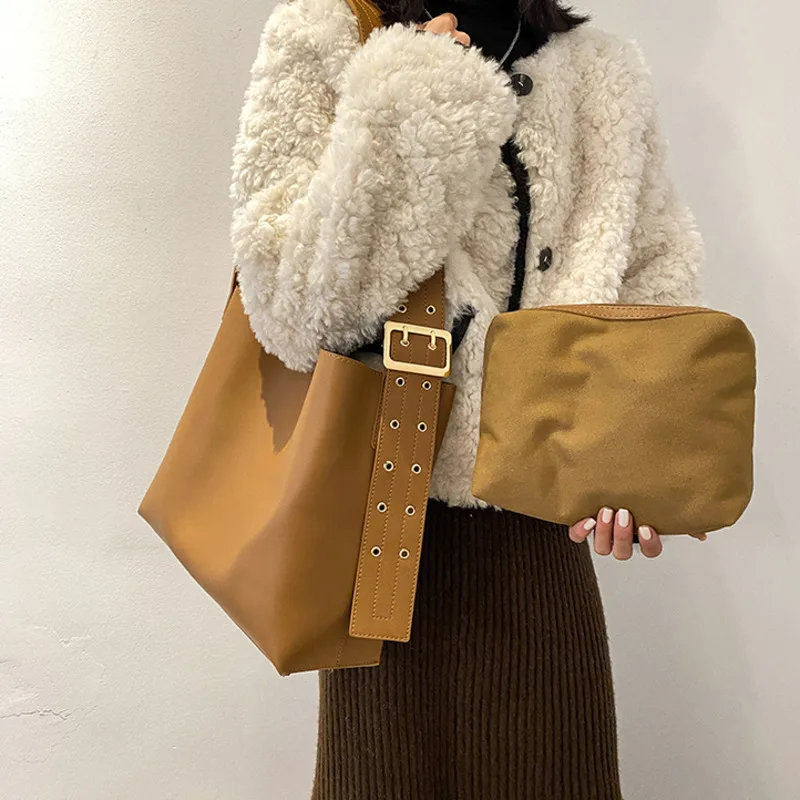 Retro Shoulder Bag Composite Bag Women Versatile Messenger Bag Large Capacity Bucket Bag Crossbody Bag Female Luxury Tote Casual
Retro Shoulder Bag Composite Bag Women Versatile Messenger Bag Large Capacity Bucket Bag Crossbody Bag Female Luxury Tote Casual