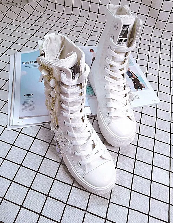 Autumn new high-top sequined canvas shoes with increased internal lace up fashion brand student sports shoes
Autumn new high-top sequined canvas shoes with increased internal lace up fashion brand student sports shoes