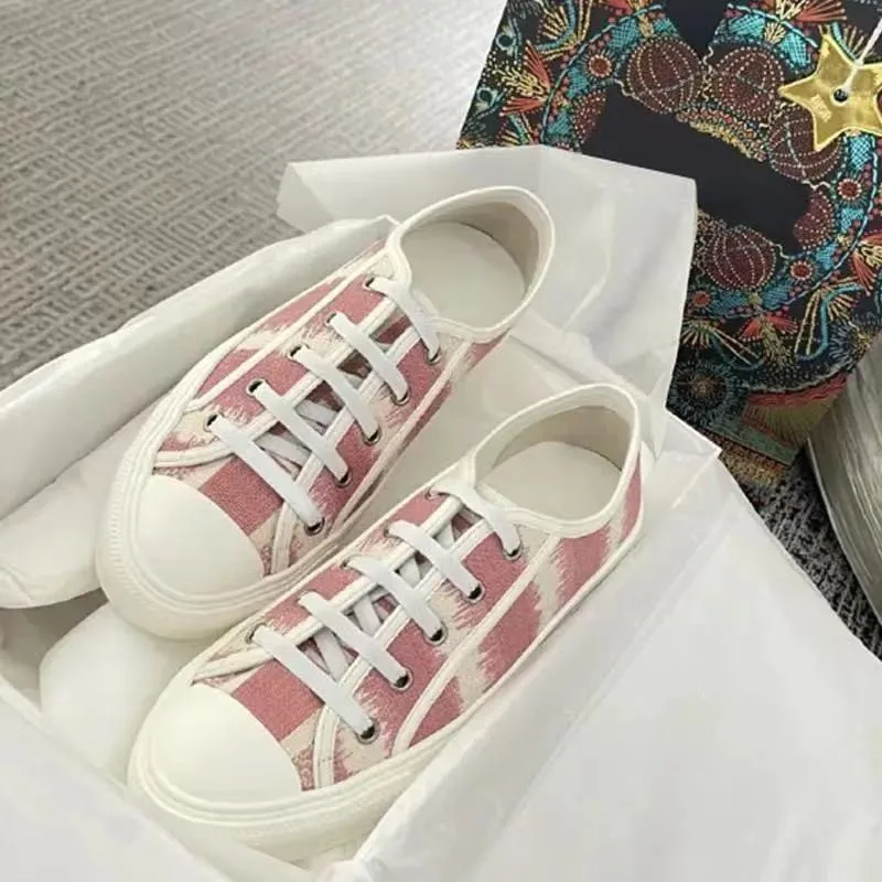 Luxury Female DesignerNew Fashion Woolen Slippers Women Outdoor Slippers Brand Fur Furry Slides Spring Autumn Fluffy Flat Shoes
Luxury Female DesignerNew Fashion Woolen Slippers Women Outdoor Slippers Brand Fur Furry Slides Spring Autumn Fluffy Flat Shoes