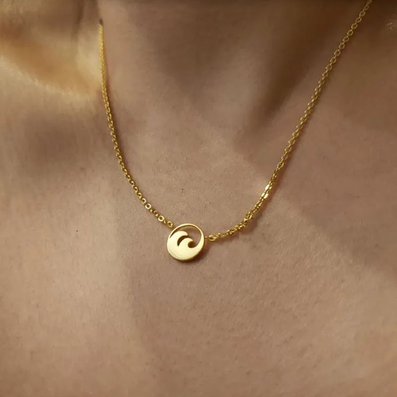 Нержавеющая сталь океан волны кулон пляжные Surfer Ювелирных изделий Летний морской подвеска в виде волн колье для женщин; Закругленный носок;...
Нержавеющая сталь океан волны кулон пляжные Surfer Ювелирных изделий Летний морской подвеска в виде волн колье для женщин; Закругленный носок;...