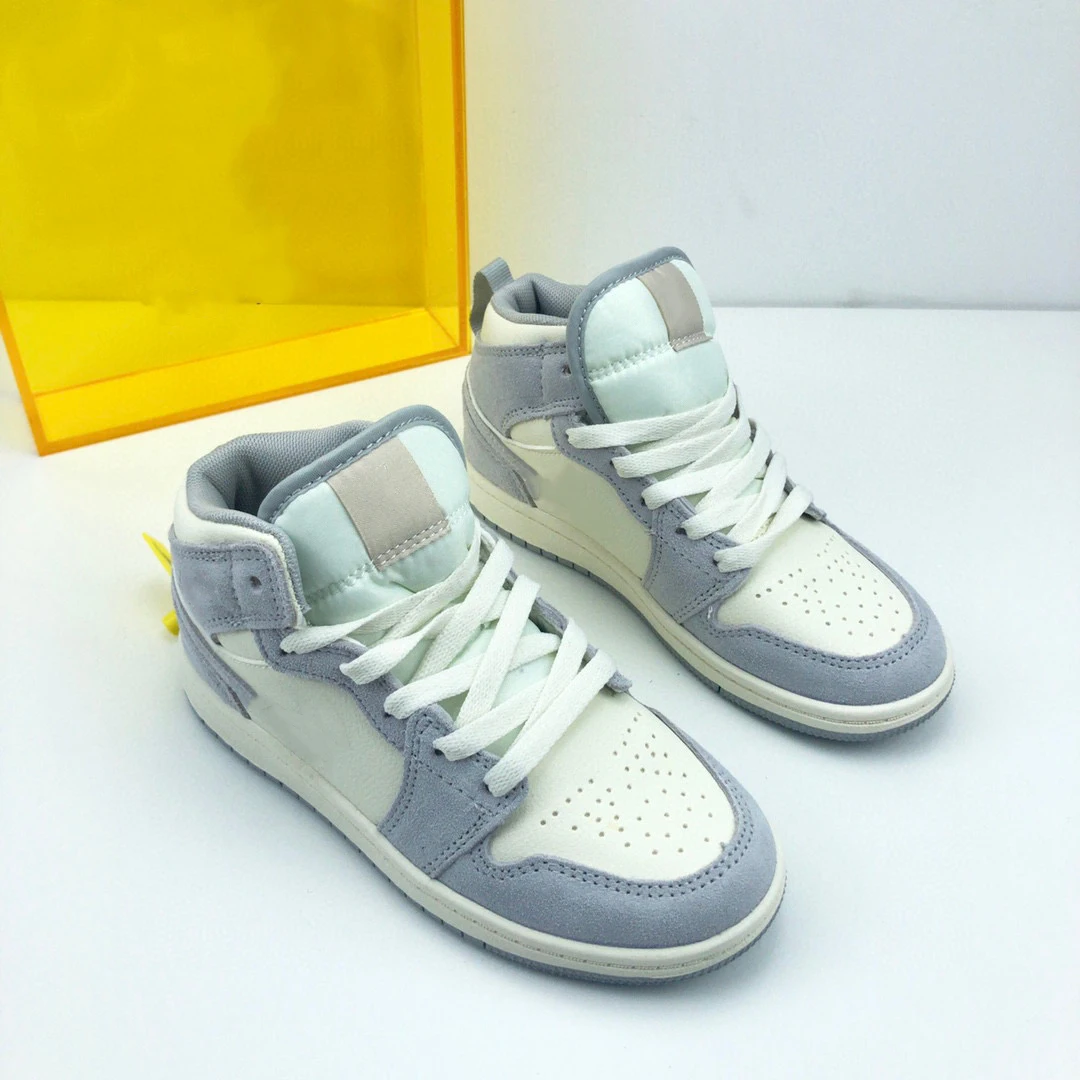 2021 Lash up children's shoes light slip-on shoes soft and breathable running shoes Suitable for boys and girls Luxury designer
2021 Lash up children's shoes light slip-on shoes soft and breathable running shoes Suitable for boys and girls Luxury designer