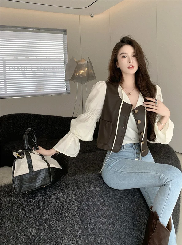 Real Shot Early Autumn Retro V-neck Flared Sleeves Shirt + PU Leather 
Real Shot Early Autumn Retro V-neck Flared Sleeves Shirt + PU Leather