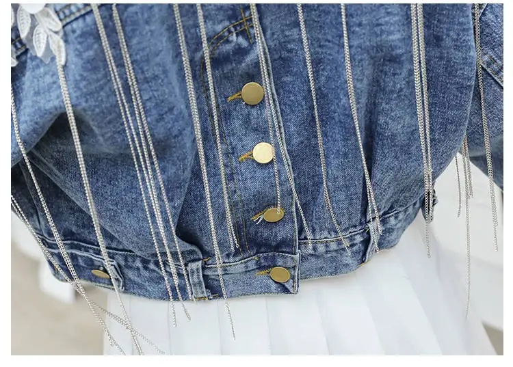 Autumn New Korean version of three-dimensional Hong Kong spring and flower embroidery chain tassel loose bat sleeve Denim
Autumn New Korean version of three-dimensional Hong Kong spring and flower embroidery chain tassel loose bat sleeve Denim