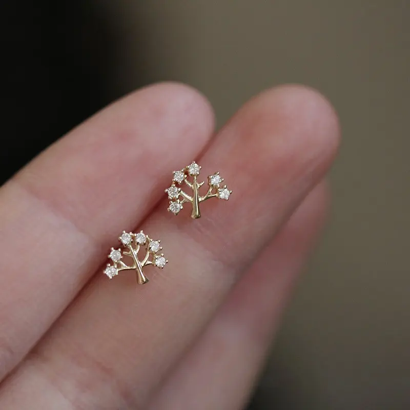Tree Of Life Ear Studs Zircon Inlaid Plants Shape Lovely Students Female Modern Simple Style Fashion Jewelry Ears Accessories
Tree Of Life Ear Studs Zircon Inlaid Plants Shape Lovely Students Female Modern Simple Style Fashion Jewelry Ears Accessories