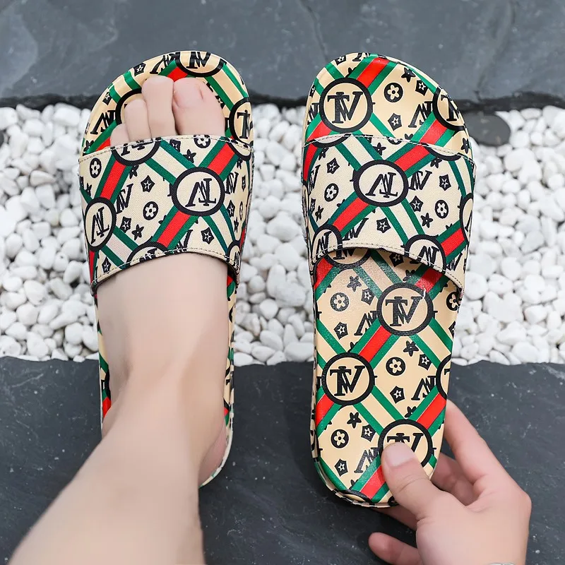 Men's high quality slippers indoor bathroom antiskid slippers women's flat bottom home shoes men's fashion designer home shoes
Men's high quality slippers indoor bathroom antiskid slippers women's flat bottom home shoes men's fashion designer home shoes