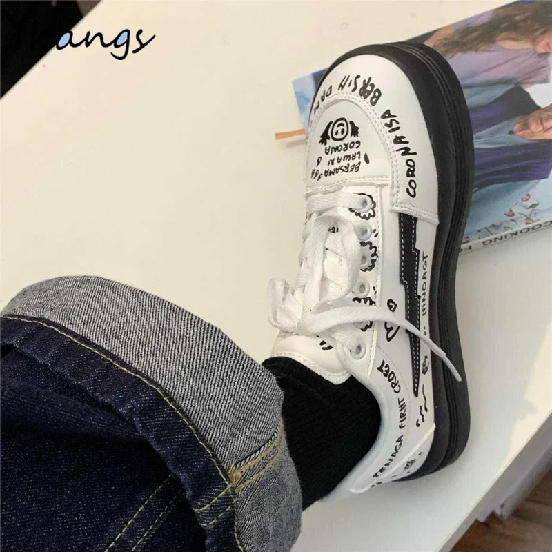 2021 New black white graffiti big head ladies outdoor sneakers Summer low-top lace-up platform fashion women's vulcanized shoes
2021 New black white graffiti big head ladies outdoor sneakers Summer low-top lace-up platform fashion women's vulcanized shoes