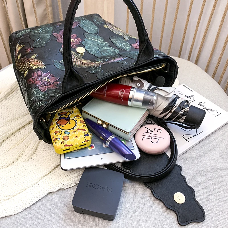 YILIANOriginal 2021 new ethnic style retro embroidery flower handbag one-shoulder cross-body bag for ladies big bag trend
YILIANOriginal 2021 new ethnic style retro embroidery flower handbag one-shoulder cross-body bag for ladies big bag trend