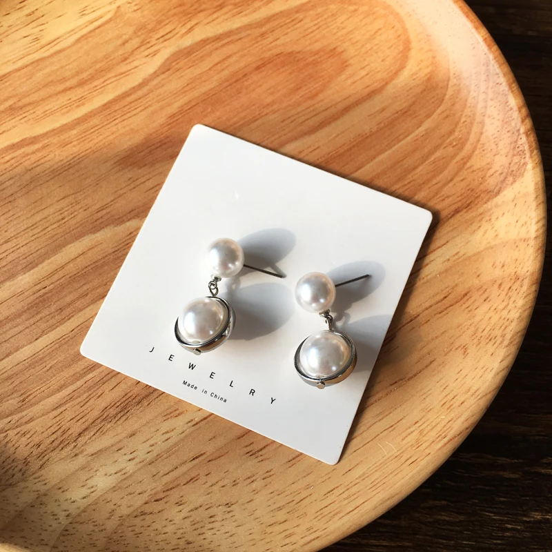 Korean fashion jewelry imitation pearl pendant earrings sweet retro pendant earrings for girls jewelry gifts
Korean fashion jewelry imitation pearl pendant earrings sweet retro pendant earrings for girls jewelry gifts