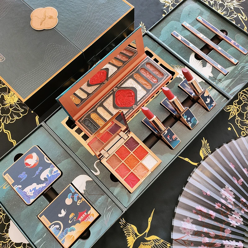 Chinese style Forbidden City brand makeup high-end gift box set embossed lipstick eye shadow eyeliner eyebrow pencil makeup set
Chinese style Forbidden City brand makeup high-end gift box set embossed lipstick eye shadow eyeliner eyebrow pencil makeup set