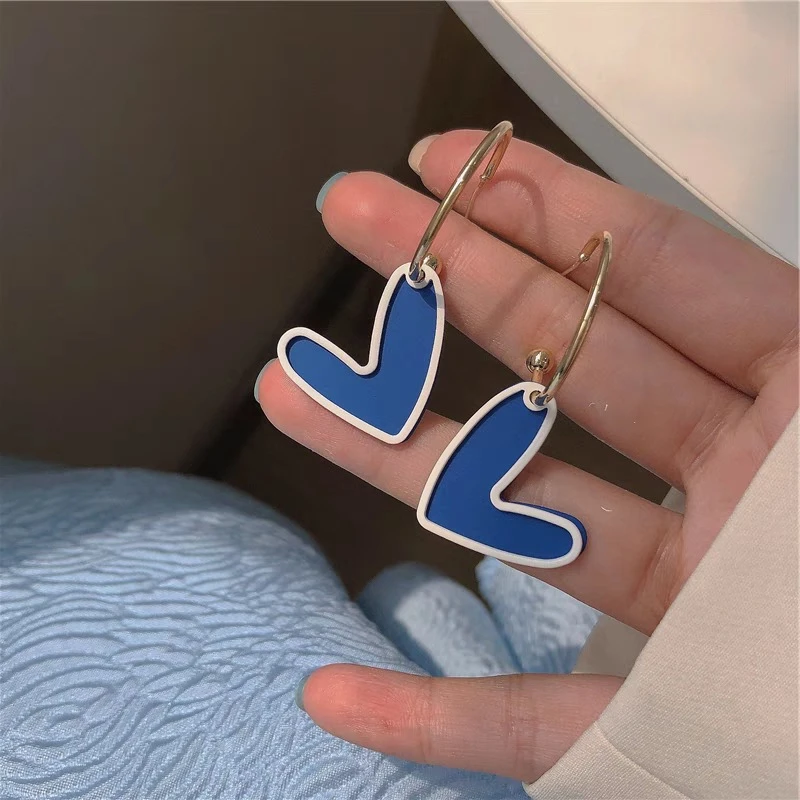 U-Magical Wonderful Blue White Love Heart Contrast Color Hoop Earring for Women Exquisite Metallic C Shape Earring Jewellery
U-Magical Wonderful Blue White Love Heart Contrast Color Hoop Earring for Women Exquisite Metallic C Shape Earring Jewellery
