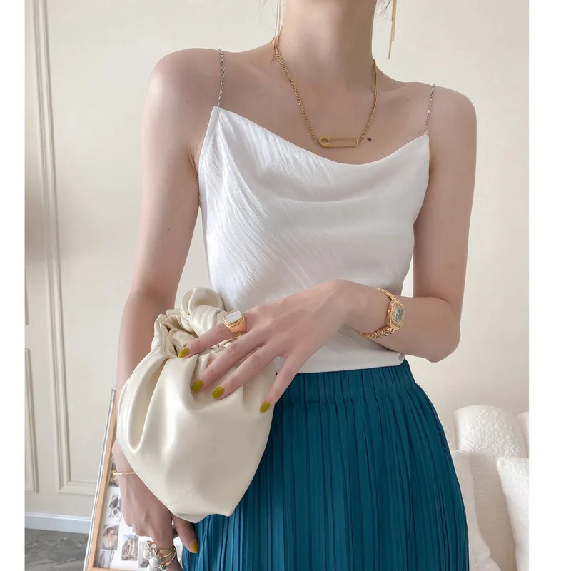 Summer Metal Chain Women Camis Sexy Sleeveless Solid Color Loose Sling Tank Tops 2021 New Satin Female Suspenders Tops Green
Summer Metal Chain Women Camis Sexy Sleeveless Solid Color Loose Sling Tank Tops 2021 New Satin Female Suspenders Tops Green