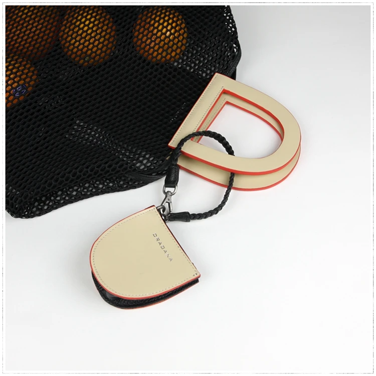 2021 autumn and winter new fashion trend cowhide coin storage bag handle bag leather pendant decorative small bag
2021 autumn and winter new fashion trend cowhide coin storage bag handle bag leather pendant decorative small bag