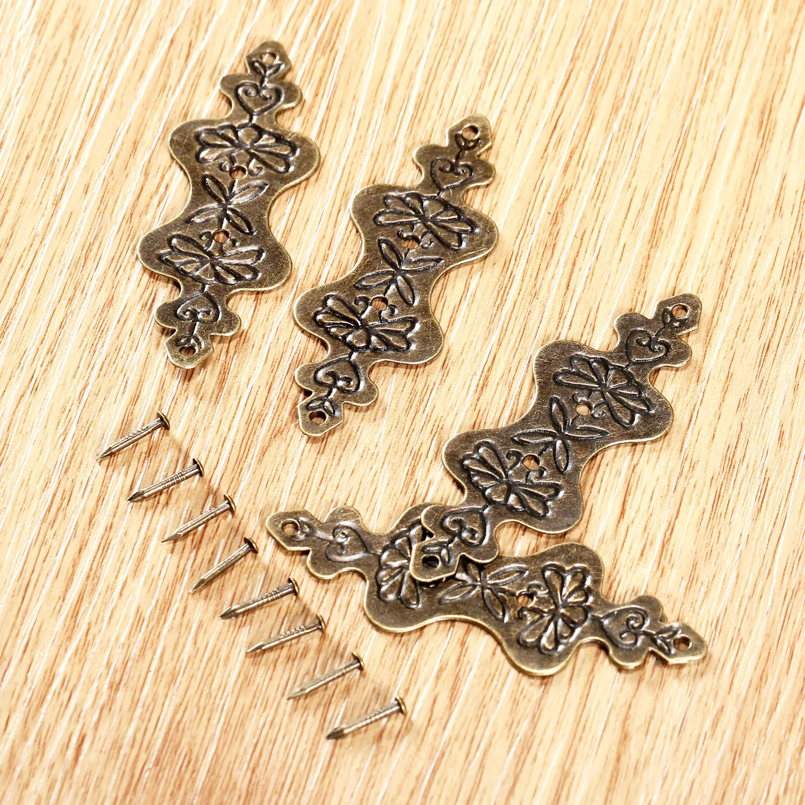 56*20mm/2.2"*0.79" Antique Bronze Corner Bracket Jewelry Box Wood Case Leg Corner Protector Furniture Fittings w/Nails 4x
56*20mm/2.2"*0.79" Antique Bronze Corner Bracket Jewelry Box Wood Case Leg Corner Protector Furniture Fittings w/Nails 4x