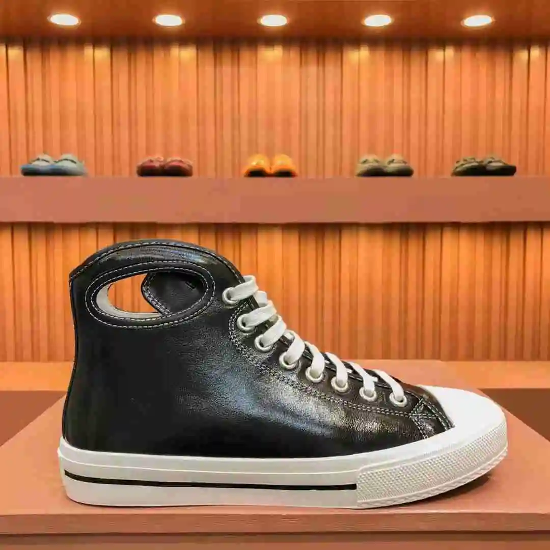 Fashion Lace Up High Top Men Shoes 2022 Spring Autumn Leather Men Comfortable Casual Shoes Unique Hollow-Carved Design Men Shoes
Fashion Lace Up High Top Men Shoes 2022 Spring Autumn Leather Men Comfortable Casual Shoes Unique Hollow-Carved Design Men Shoes