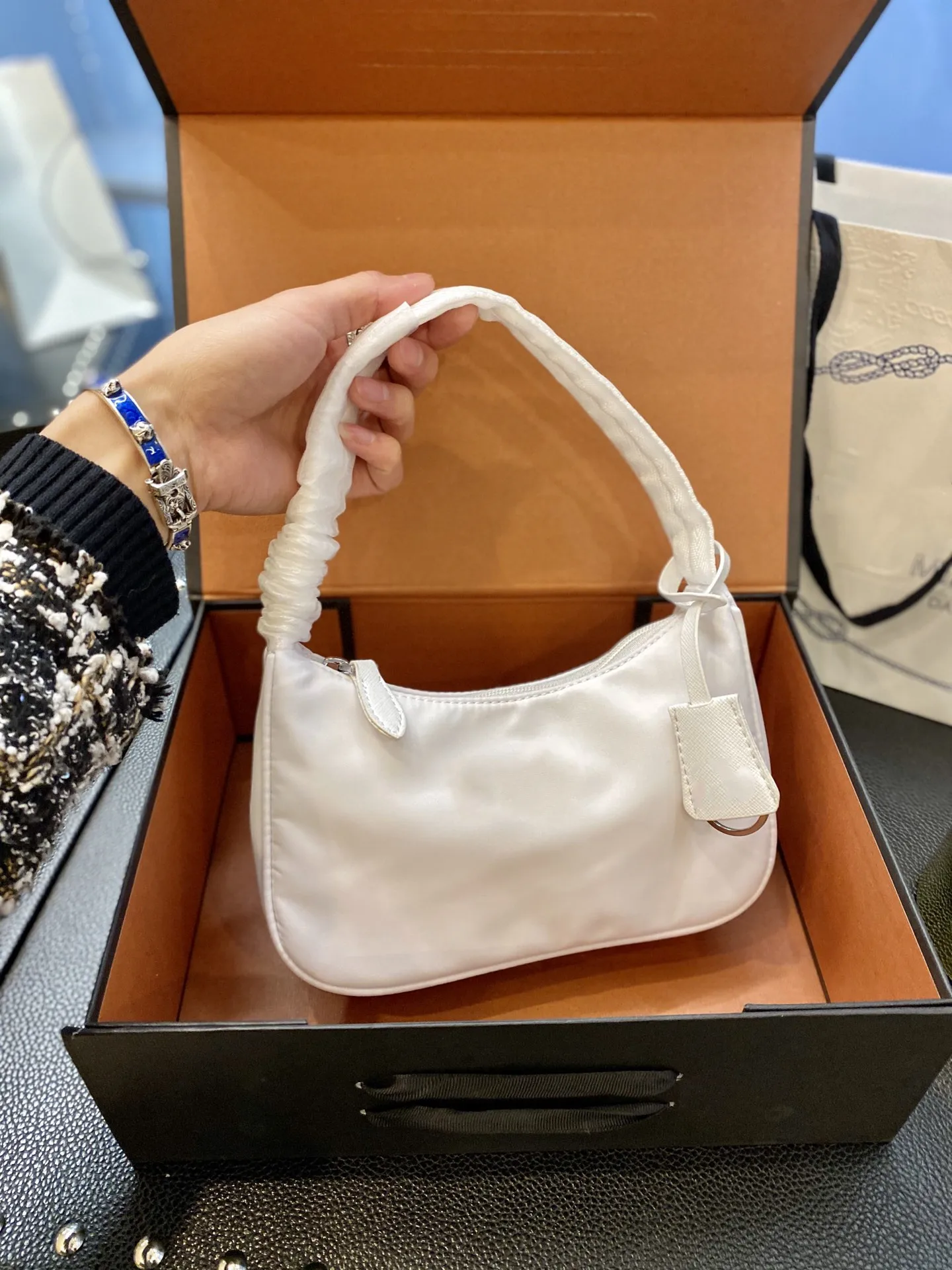 Various Colors Bag For Women 2021 New Fashion Women's Bag Nylon Hobo Bag Luxury Underarm Handbags Totes Brand Designer Handbag
Various Colors Bag For Women 2021 New Fashion Women's Bag Nylon Hobo Bag Luxury Underarm Handbags Totes Brand Designer Handbag