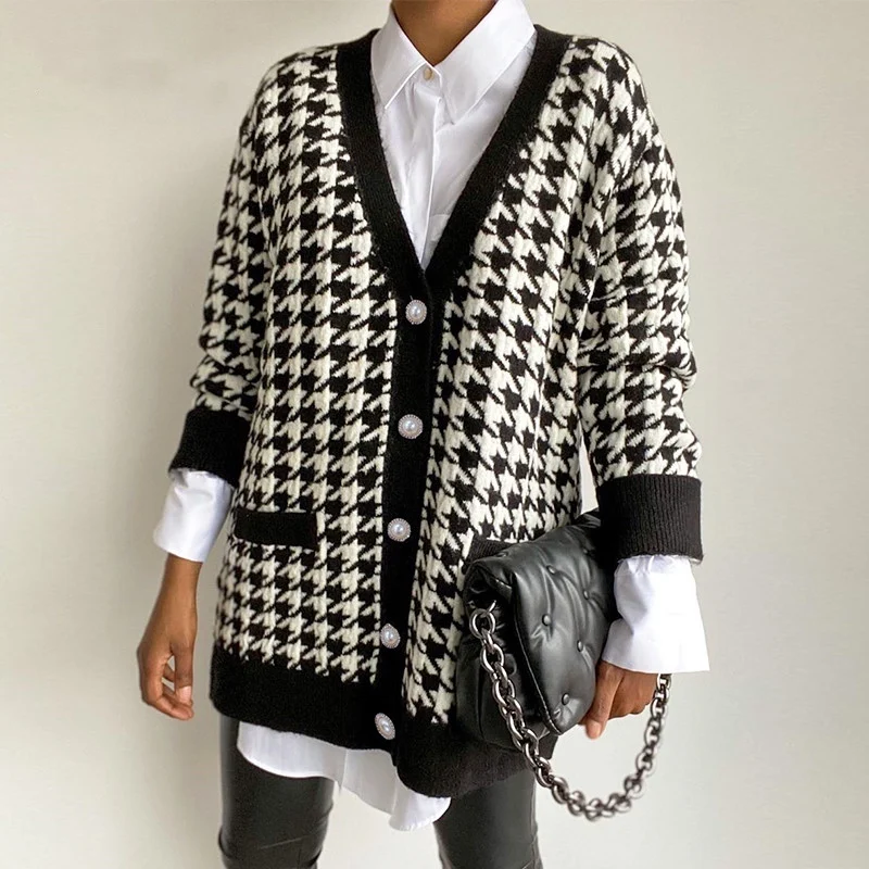 V Neck Women Button Black Houndstooth Cardigan 2020 Long Sleeve Sweater Autumn Winter Knitted Loose Oversized Jumper Casual
V Neck Women Button Black Houndstooth Cardigan 2020 Long Sleeve Sweater Autumn Winter Knitted Loose Oversized Jumper Casual