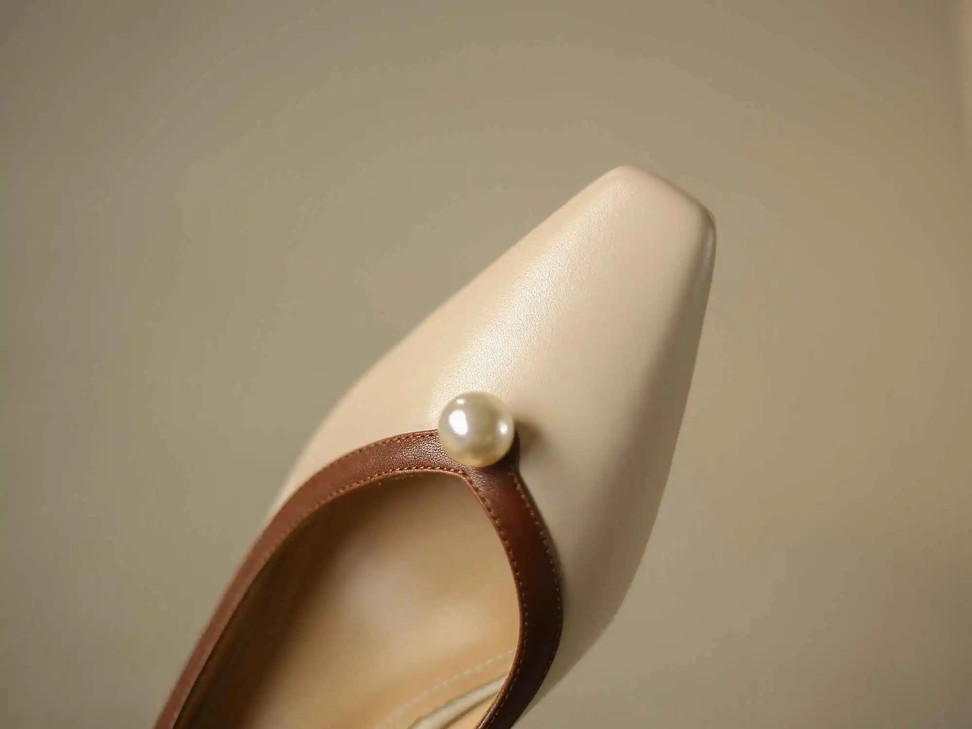 Krazing Pot big size genuine leather square toe shallow med heel pearl mixed colors high fashion vintage slip on women pumps L19
Krazing Pot big size genuine leather square toe shallow med heel pearl mixed colors high fashion vintage slip on women pumps L19