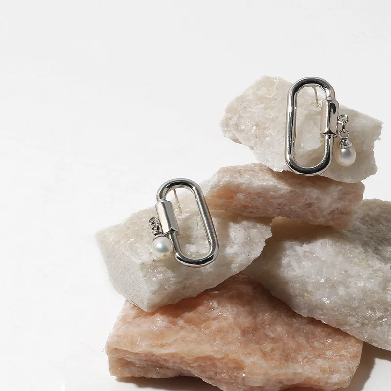 S925 Sterling Silver High-quality Production Vca Small Earrings 2021 Fashionable Feminine Charm Luxury Exquisite Jewelry
S925 Sterling Silver High-quality Production Vca Small Earrings 2021 Fashionable Feminine Charm Luxury Exquisite Jewelry