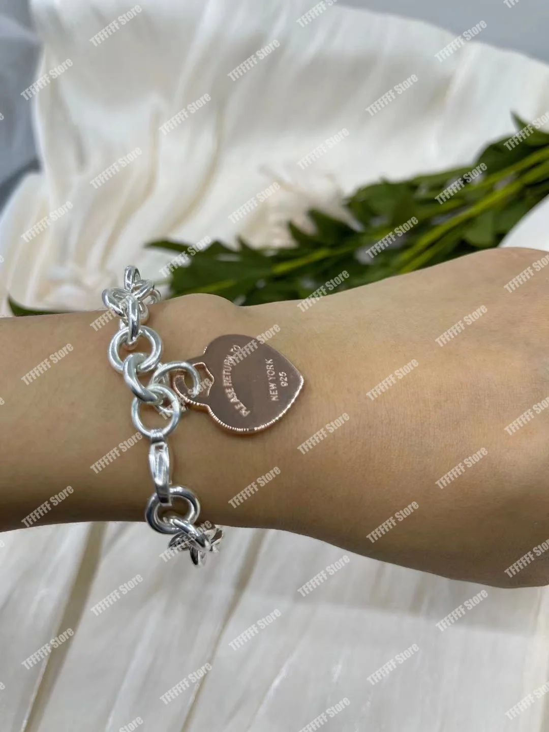 925 Sterling Silver Men's and women's lovers Bracelet Silver jewelry gift with thick chain
925 Sterling Silver Men's and women's lovers Bracelet Silver jewelry gift with thick chain