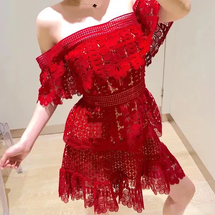 New with summer one word led off-the-shoulder splicing falbala F0438 hollow out red dress
New with summer one word led off-the-shoulder splicing falbala F0438 hollow out red dress