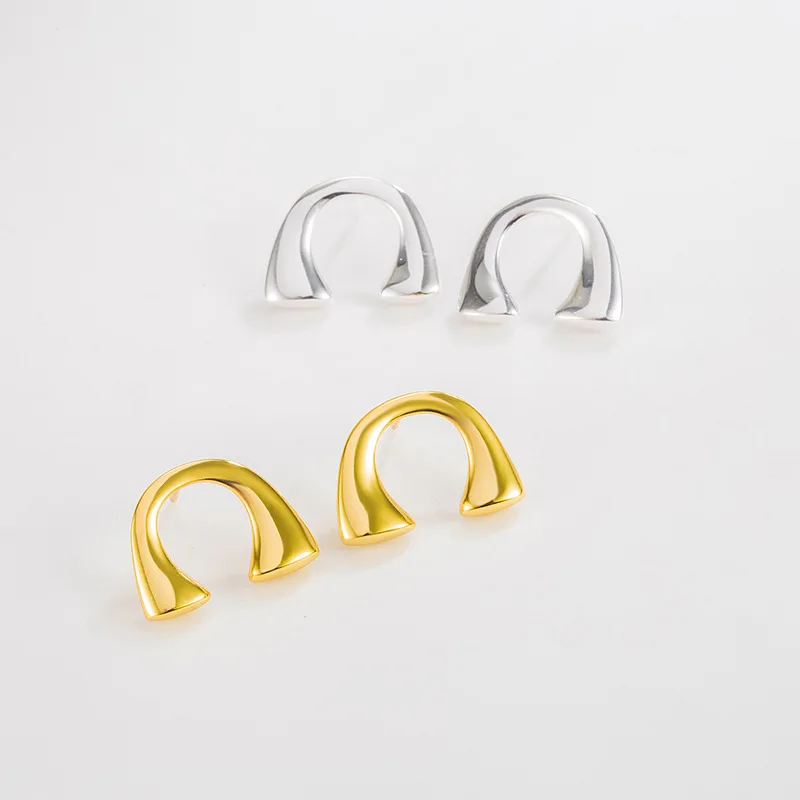 Ins French All-match S925 Sterling Silver Smooth Horseshoe Earrings Korean Exquisite Earrings
Ins French All-match S925 Sterling Silver Smooth Horseshoe Earrings Korean Exquisite Earrings