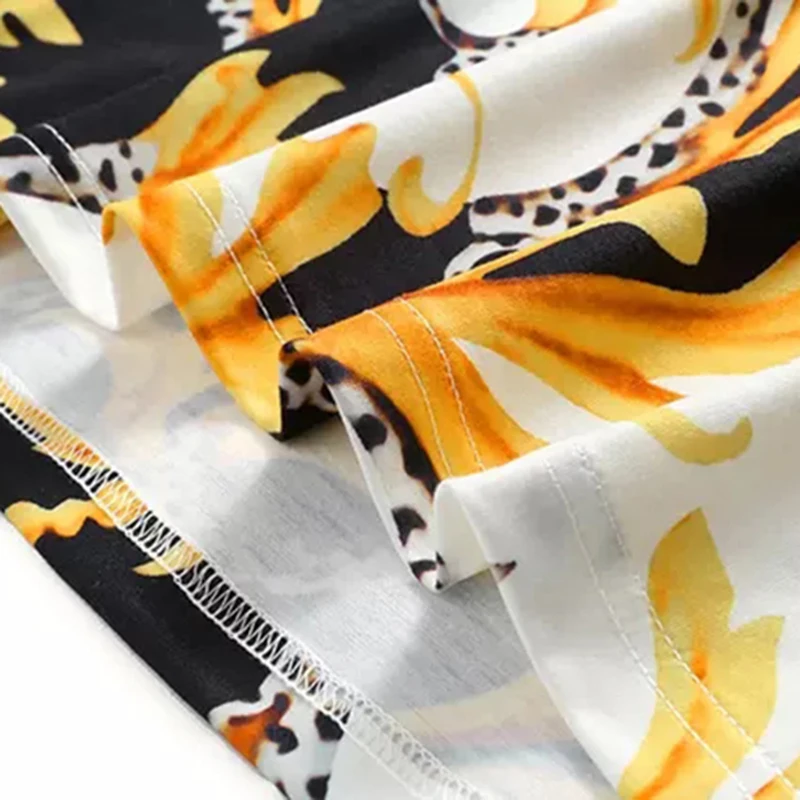 European Explosive Style Breathable Summer Men's Exquisite And Comfortable Short-Sleeved Royal Personality Printed Slim-Fit Polo
European Explosive Style Breathable Summer Men's Exquisite And Comfortable Short-Sleeved Royal Personality Printed Slim-Fit Polo