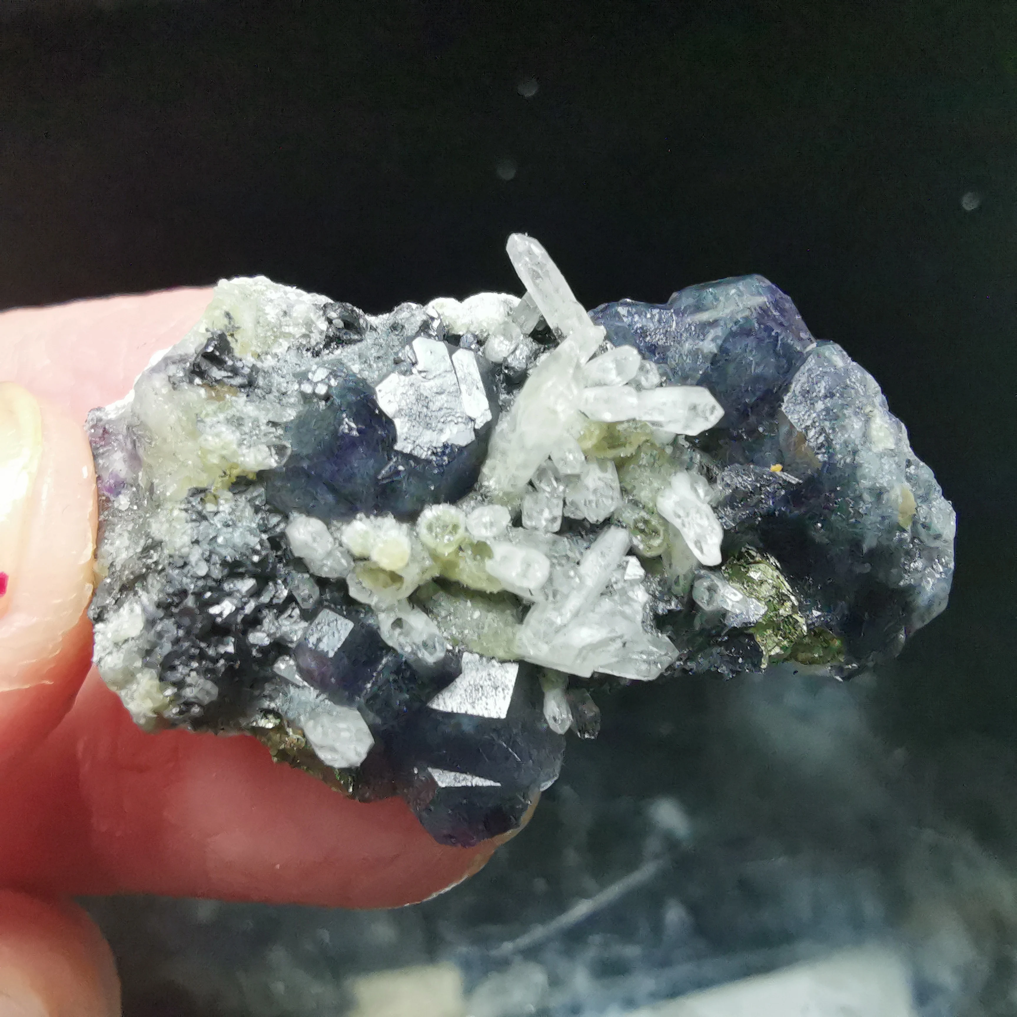 14.3gNatural rare purple fluorite and brass crystal ore symbiotic mineral specimen energy QUARTZ GEM home decoration
14.3gNatural rare purple fluorite and brass crystal ore symbiotic mineral specimen energy QUARTZ GEM home decoration