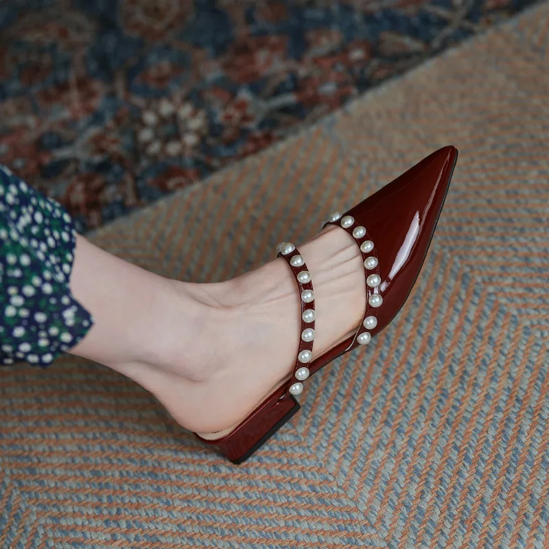 QZYERAI Slippers Women Pointed Toe Sexy Summer Sandals Real Leather Sexy Dress Pumps 2020 New Mules Shoes Female
QZYERAI Slippers Women Pointed Toe Sexy Summer Sandals Real Leather Sexy Dress Pumps 2020 New Mules Shoes Female