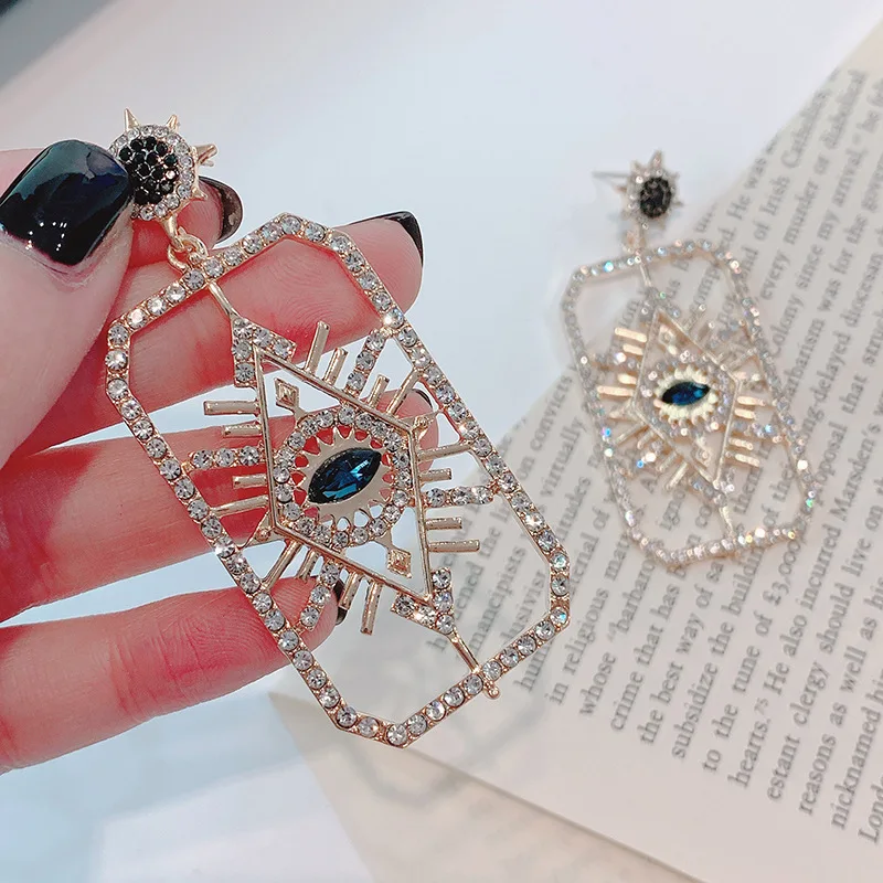 Fashion Jewelry SWA High Quality Glamour Magic Eye Dual-use Star Earrings Women's Square Exaggerated Big Earrings Romantic Gift
Fashion Jewelry SWA High Quality Glamour Magic Eye Dual-use Star Earrings Women's Square Exaggerated Big Earrings Romantic Gift