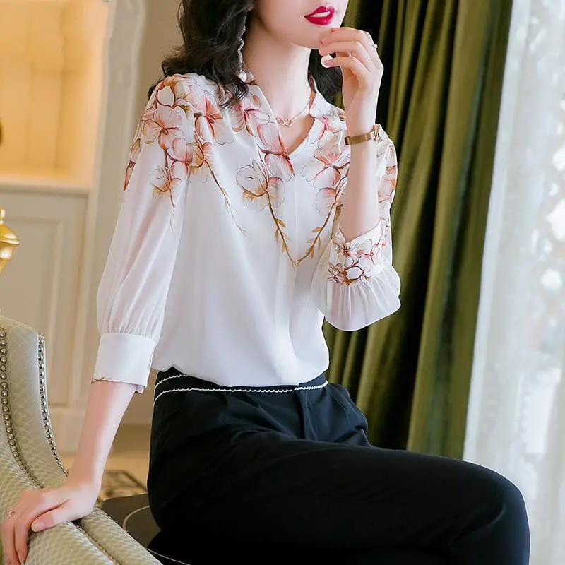 Shirt Women 2022 Spring And Autumn New Fashion Temperament V-neck Casual Loose Printed Imitation Silk Shirt
Shirt Women 2022 Spring And Autumn New Fashion Temperament V-neck Casual Loose Printed Imitation Silk Shirt