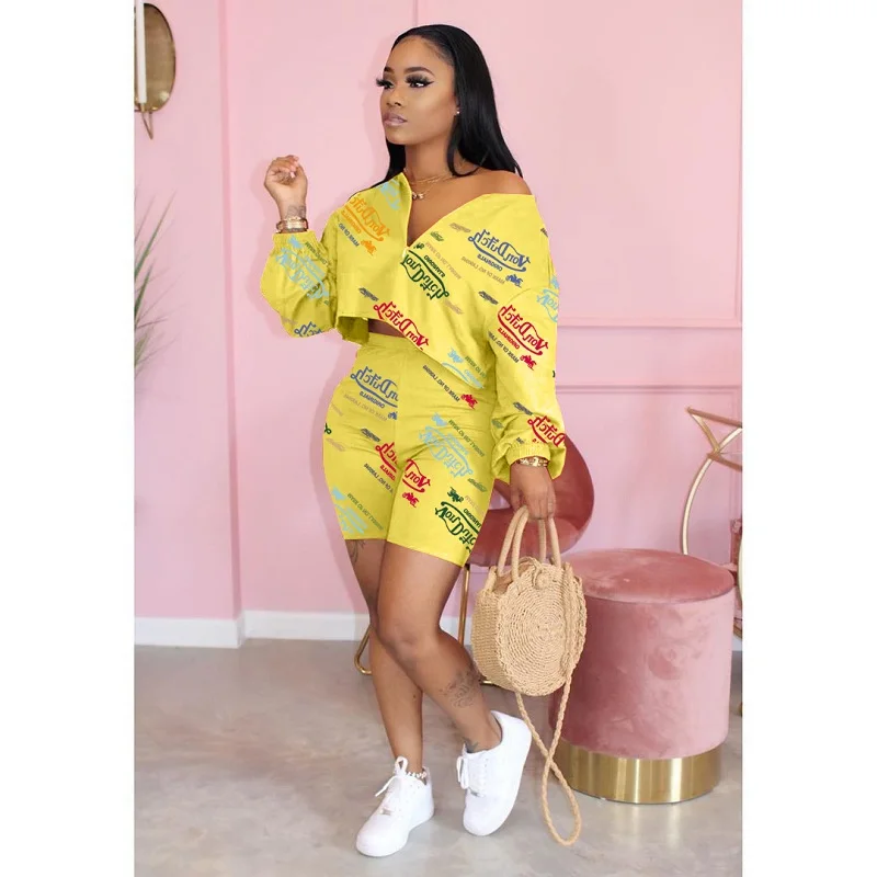 Fashion casual long-sleeved T-shirt shorts suit summer new sexy print oblique shoulder long-sleeved shorts ladies two-piece suit
Fashion casual long-sleeved T-shirt shorts suit summer new sexy print oblique shoulder long-sleeved shorts ladies two-piece suit