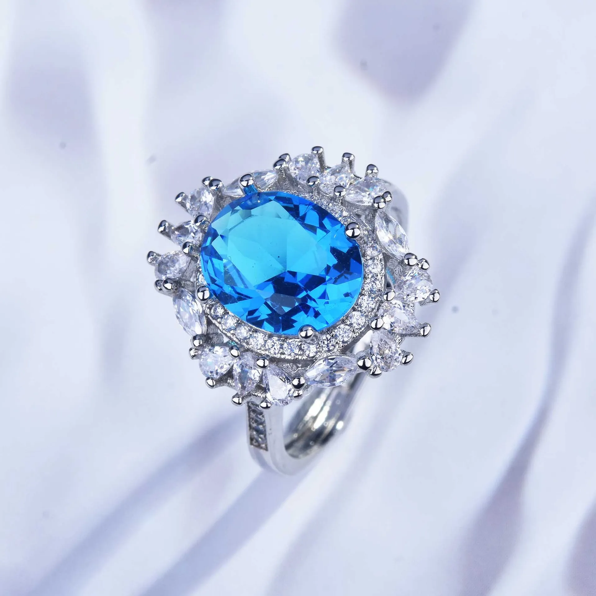 Angel Luxury Oval Blue Gem 925 Silver Color Adjustable Ring, Suitable for Women's Wedding Fashion Jewelry Christmas Gifts
Angel Luxury Oval Blue Gem 925 Silver Color Adjustable Ring, Suitable for Women's Wedding Fashion Jewelry Christmas Gifts