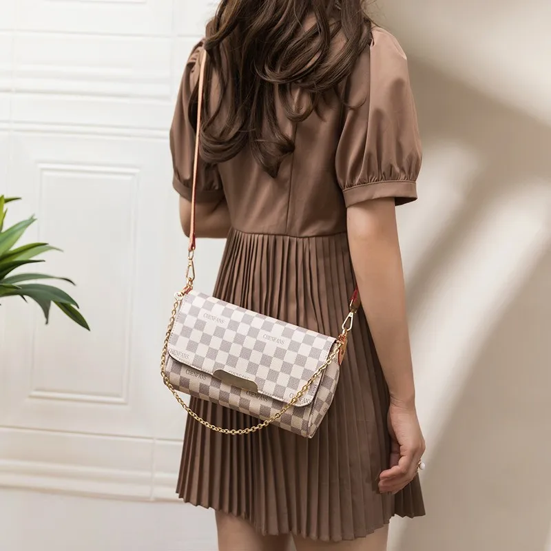 Fashion Luxury Designer Women's Bag Small Flap Bag Chain Plaid Shoulder Bag High Quality Leather Messenger Bag and Felmale Purse 
Fashion Luxury Designer Women's Bag Small Flap Bag Chain Plaid Shoulder Bag High Quality Leather Messenger Bag and Felmale Purse