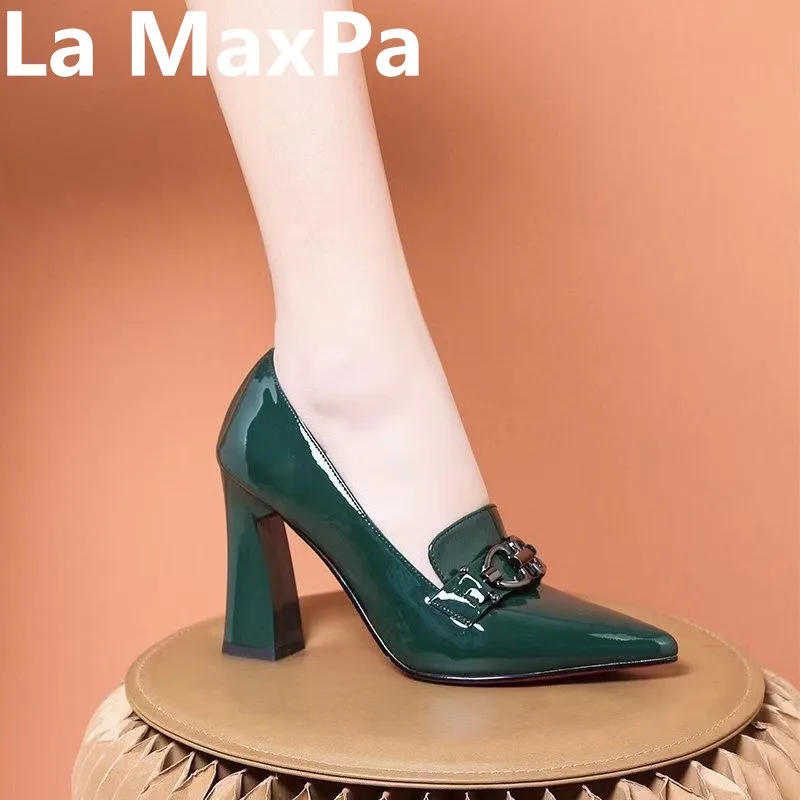 Spring patent leather square heel thick high-heeled single shoes pointed toe comfortable work all-match women's shoes promotion
Spring patent leather square heel thick high-heeled single shoes pointed toe comfortable work all-match women's shoes promotion