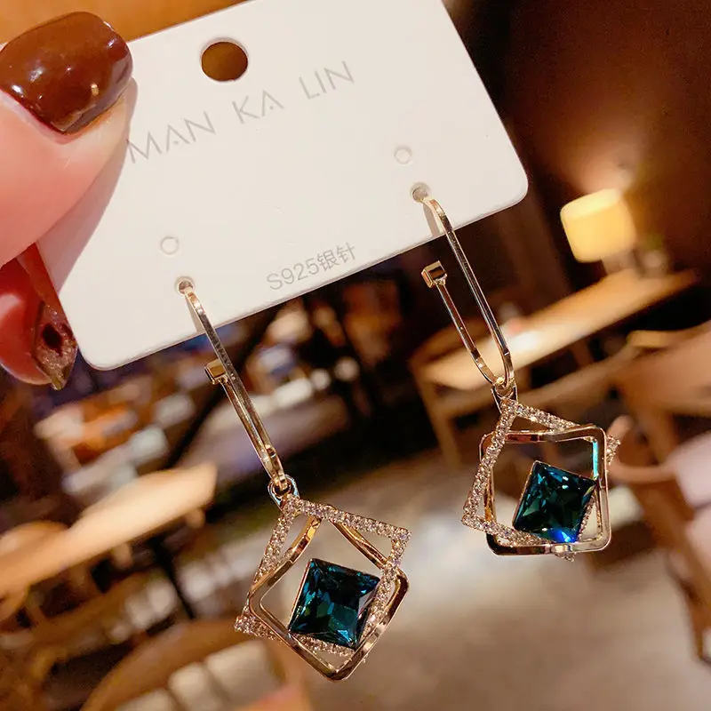 Fashion Long Dangle Earrings For Women Girls Geometric Crystal Blue Pearl Earrings Simple Luxury Brincos Jewelry Accessories New
Fashion Long Dangle Earrings For Women Girls Geometric Crystal Blue Pearl Earrings Simple Luxury Brincos Jewelry Accessories New