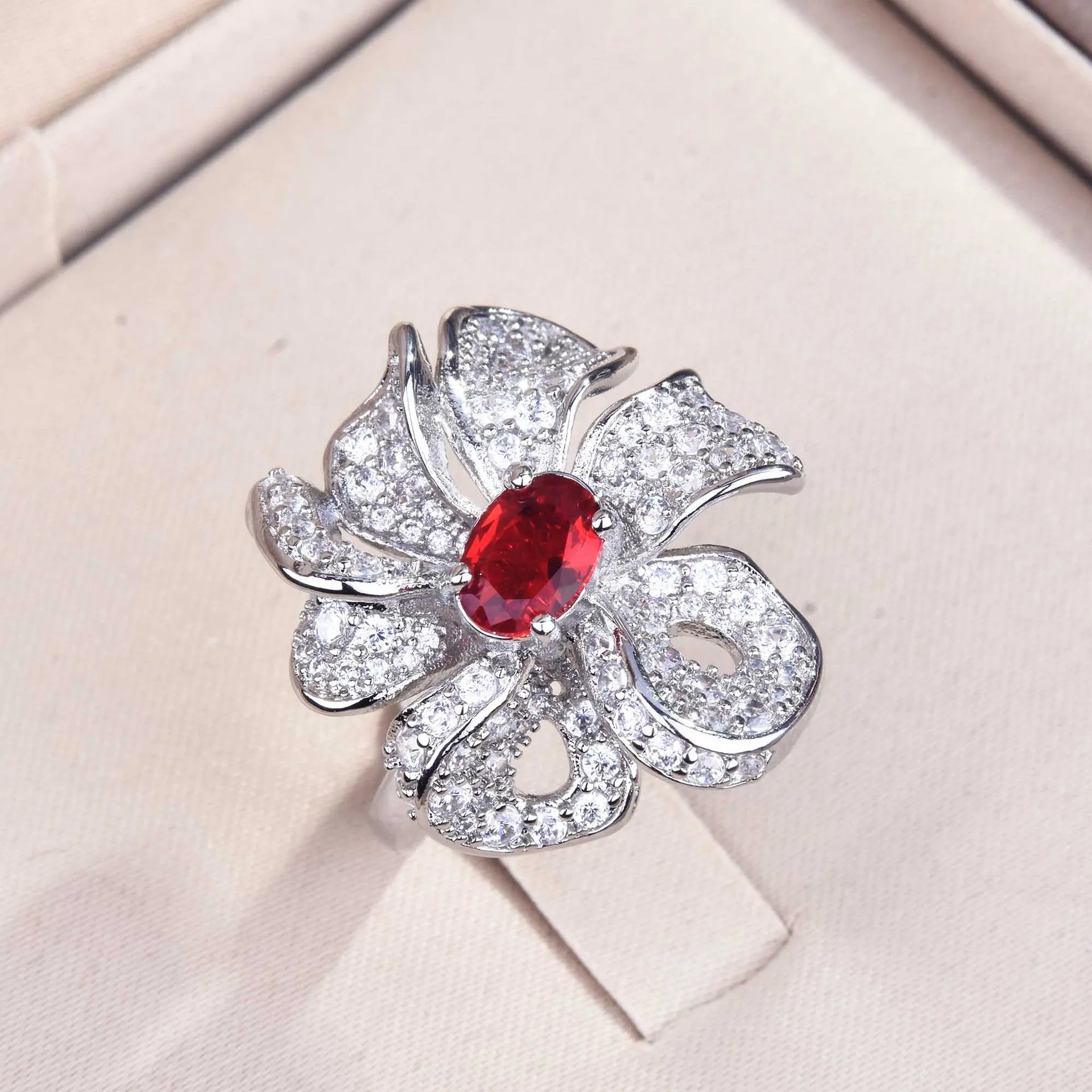 2021 Ladies Fashion Personality Creative New Design Zircon Rings Temperament Exquisite Bowknot Ring Anniversary High Quality
2021 Ladies Fashion Personality Creative New Design Zircon Rings Temperament Exquisite Bowknot Ring Anniversary High Quality