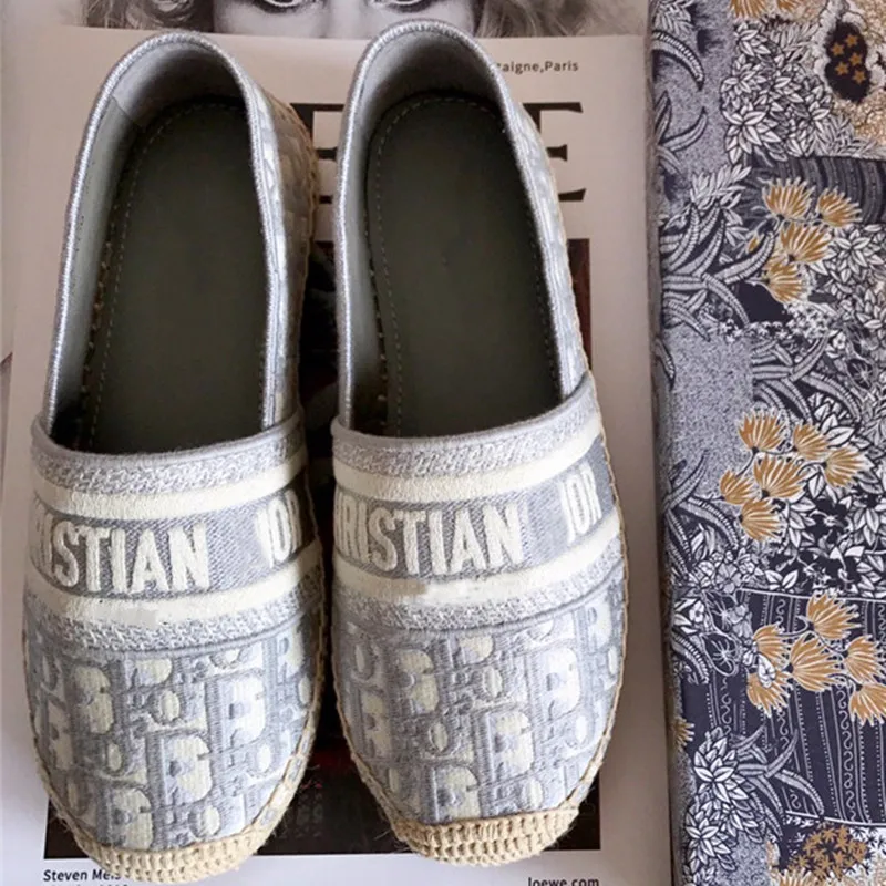 Luxury Designer Women's Woven Flat Casual Shoes Top quality Stereoscopic Letters Breathable Hollow Fisherman's Shoes Size 35-39
Luxury Designer Women's Woven Flat Casual Shoes Top quality Stereoscopic Letters Breathable Hollow Fisherman's Shoes Size 35-39