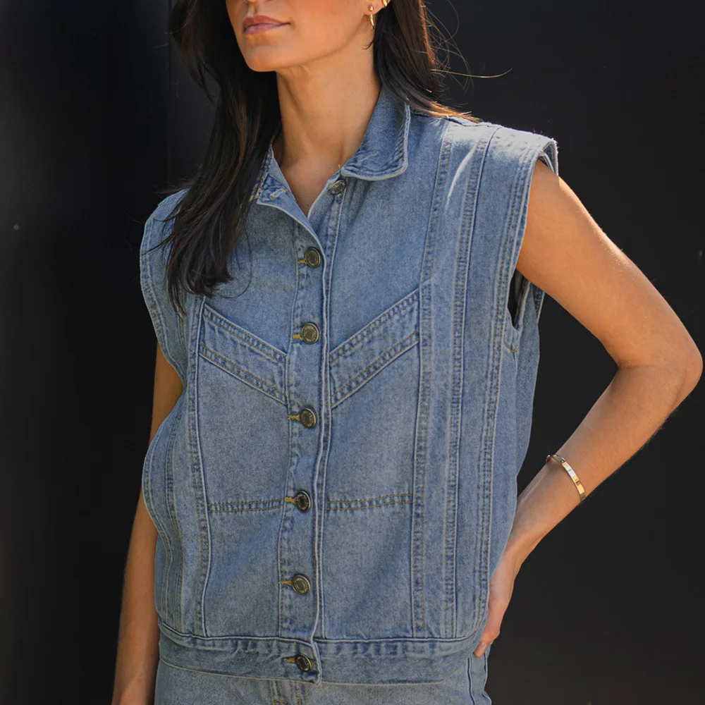 2022 Spring Women's Fashion Stitching Button Sleeveless Denim Shirt Casual Lapel Blue Single Breasted Jacket Trend Plus Size
2022 Spring Women's Fashion Stitching Button Sleeveless Denim Shirt Casual Lapel Blue Single Breasted Jacket Trend Plus Size