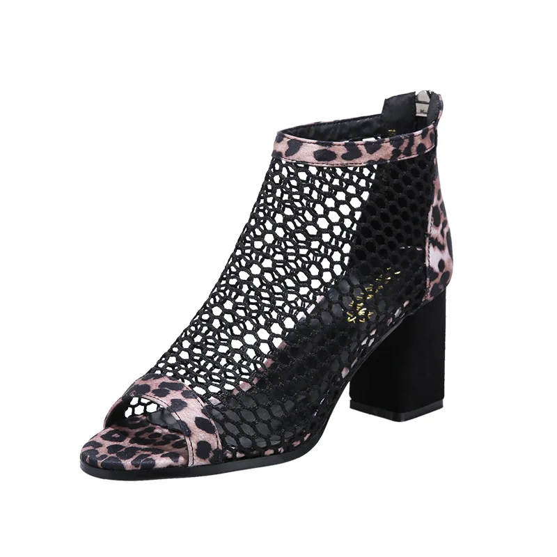 Hollow Women's Boots Thick Heel Leopard Women's Sandals 2020 New Summer Wear Korean Fashion High Heel Women Sandals
Hollow Women's Boots Thick Heel Leopard Women's Sandals 2020 New Summer Wear Korean Fashion High Heel Women Sandals