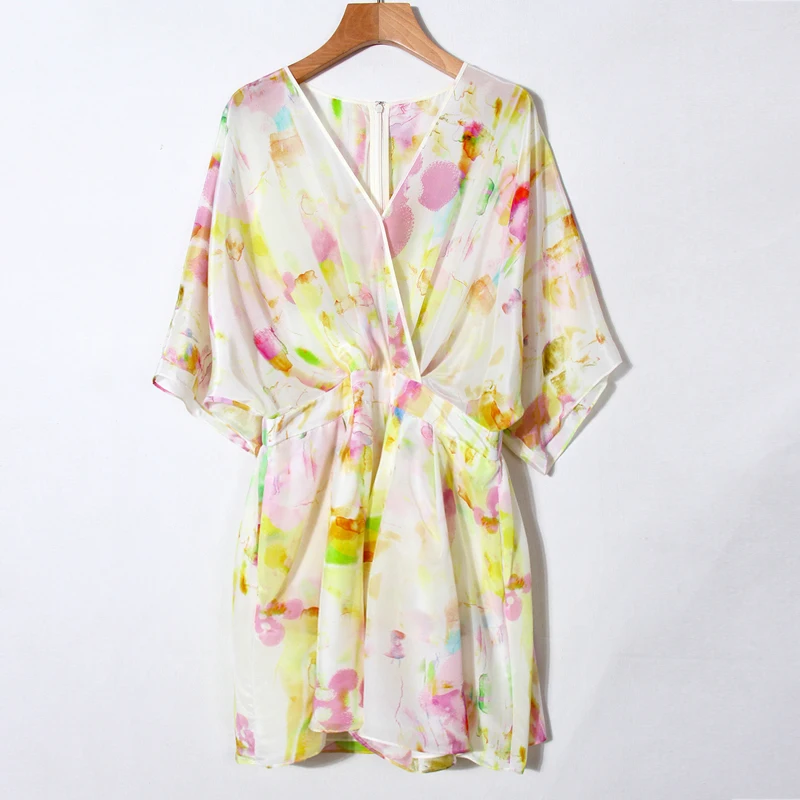 Women Silk Playsuit Female Summer 2021 Silk Batwing Sleeve V-Neck Slim Print Jumpsuit Wide Leg Shorts New
Women Silk Playsuit Female Summer 2021 Silk Batwing Sleeve V-Neck Slim Print Jumpsuit Wide Leg Shorts New