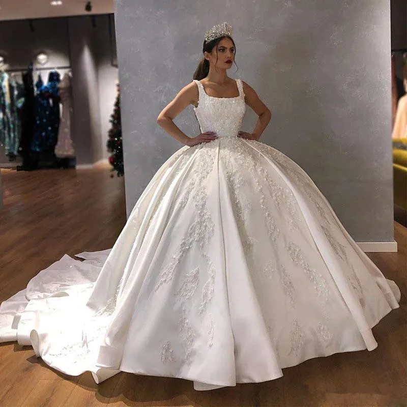 Gorgeous Ball Gown Wedding Dresses Lace Floral Appliqued Spaghetti Vestidos De Novia Customize Sweep Train Robe De Mariée
Gorgeous Ball Gown Wedding Dresses Lace Floral Appliqued Spaghetti Vestidos De Novia Customize Sweep Train Robe De Mariée
