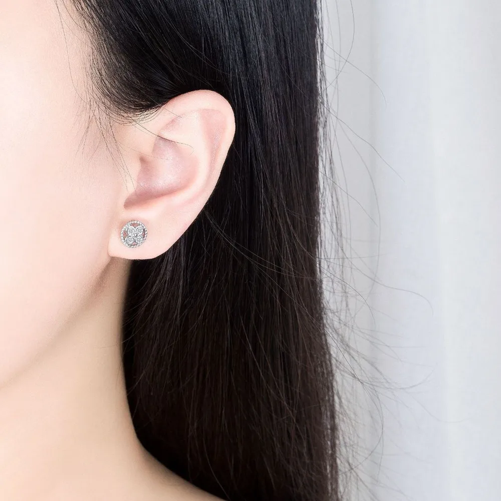 925 Sterling Silver New Woman Fashion Jewelry High Quality Retro Hollow Crystal Zircon Round Angel Eye Stud Earrings
925 Sterling Silver New Woman Fashion Jewelry High Quality Retro Hollow Crystal Zircon Round Angel Eye Stud Earrings