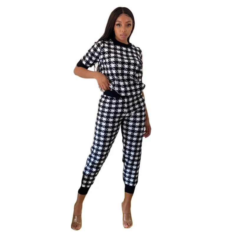 2020 Autumn New Short-sleeved Trouser Suit Female Printed Plaid Casual Sports Two-piece Suit Middle Sleeve V004
2020 Autumn New Short-sleeved Trouser Suit Female Printed Plaid Casual Sports Two-piece Suit Middle Sleeve V004