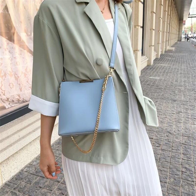 Fashion Chain Shoulder Messenger Bag High Quality Pu Leather Crossbody Bags for Women Luxury Handbags Women Bags Designer 2021
Fashion Chain Shoulder Messenger Bag High Quality Pu Leather Crossbody Bags for Women Luxury Handbags Women Bags Designer 2021