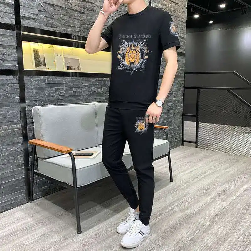 2021 men's summer short sleeve t-shirt two-piece Korean handsome sports leisure suit trend set coat
2021 men's summer short sleeve t-shirt two-piece Korean handsome sports leisure suit trend set coat