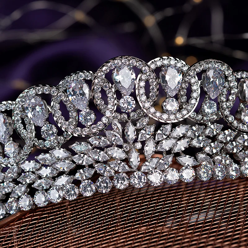 Tiaras and Crown HADIYANA Vintage Exquisite Gorgeou Women Wedding Hair Accessories Fashion Party Headband BC4951 Corona Princesa
Tiaras and Crown HADIYANA Vintage Exquisite Gorgeou Women Wedding Hair Accessories Fashion Party Headband BC4951 Corona Princesa